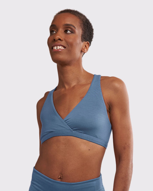 Black / Unilateral  & pocketed pullover lounge modal bra on unilateral model front view